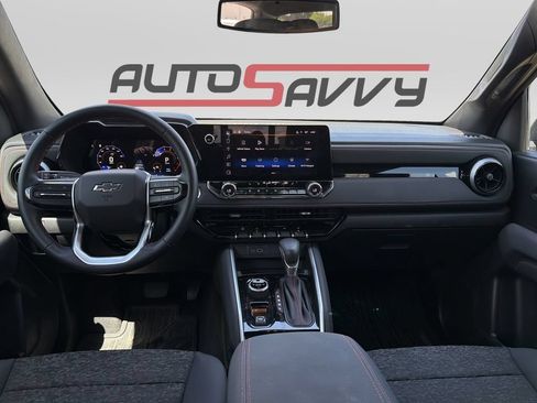 Used 2025 Chevrolet Colorado Z71 w/ Technology Package AWD/4WD image 17