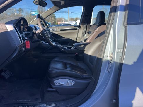 Used 2018 Porsche Cayenne Platinum Edition image 16