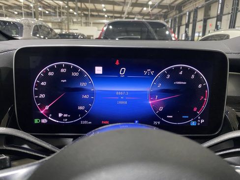 Used 2024 Mercedes-Benz GLC 300 4MATIC image 13