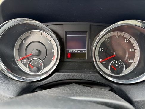 Used 2013 Dodge Grand Caravan Crew w/ Driver Convenience Group FWD image 12