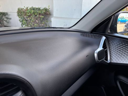 Used 2025 Kia Soul LX w/ LX Technology Package FWD image 29