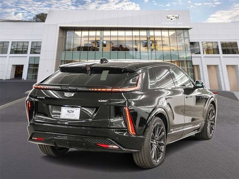 New 2026 Cadillac Lyriq V image 6