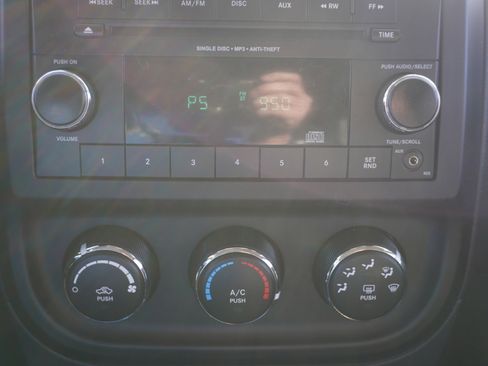 Used 2015 Jeep Patriot Sport 4WD image 14