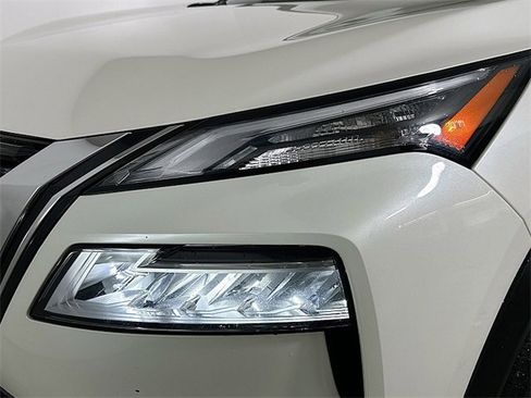 Used 2023 Nissan Rogue SV image 30