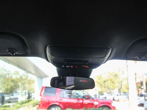 Used 2025 Chevrolet Traverse Z71 image 16