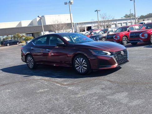 Used 2024 Nissan Altima 2.5 SV FWD image 4