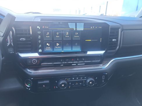 Used 2024 Chevrolet Silverado 2500 LT image 11