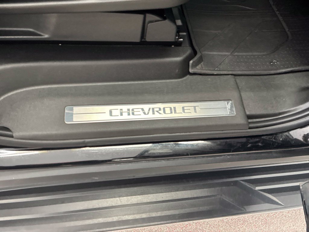 Used 2023 Chevrolet Suburban Premier w/ Premium Package 2 AWD/4WD image 53