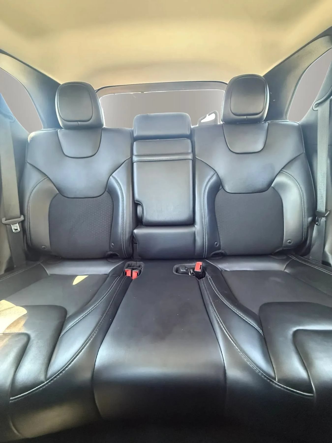 Used 2019 Jeep Cherokee Latitude Plus w/ Cold Weather Group AWD/4WD image 21