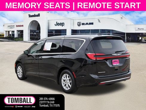 Used 2024 Chrysler Pacifica Touring-L FWD image 5