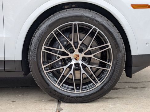 New 2026 Porsche Cayenne image 28