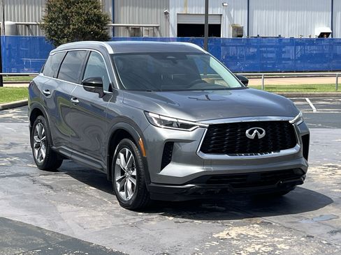 Used 2023 INFINITI QX60 Luxe w/ Cargo Package FWD image 3