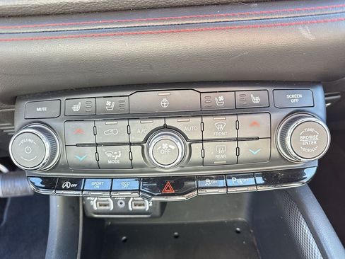 Used 2024 Dodge Durango GT image 17