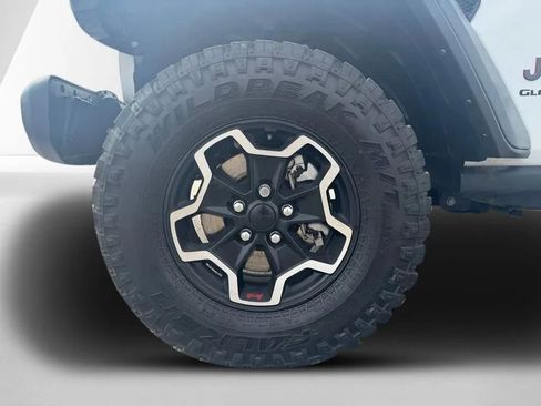 Used 2023 Jeep Gladiator Rubicon w/ Cold Weather Group AWD/4WD image 28
