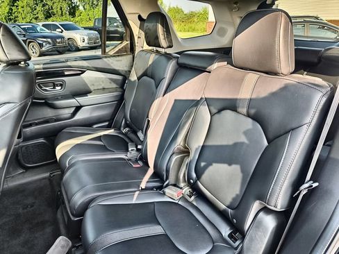 Used 2024 Honda Pilot Touring image 23