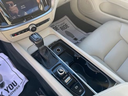 Used 2019 Volvo S60 T5 Momentum w/ Premium Package image 14