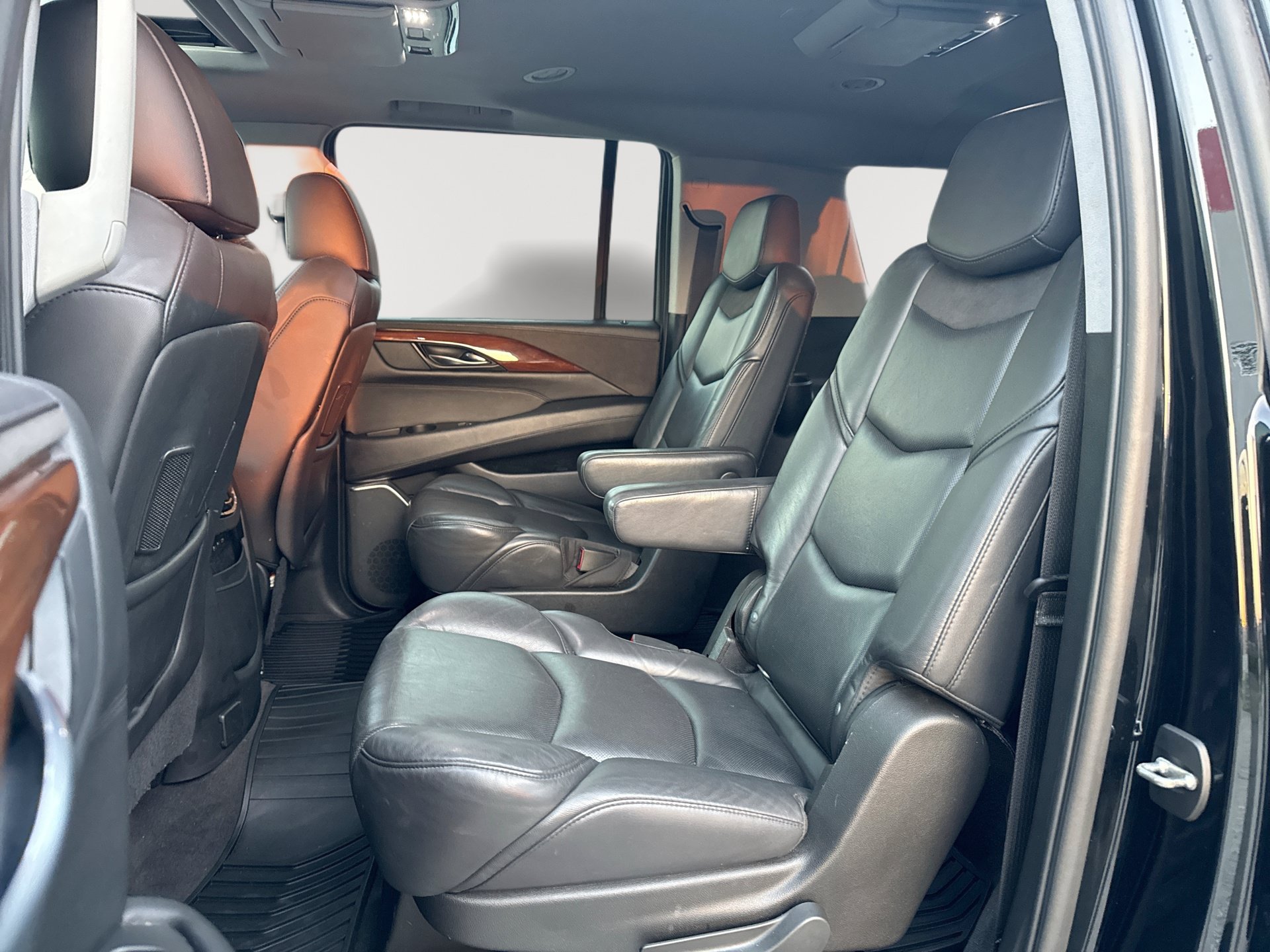Used 2020 Cadillac Escalade ESV Luxury w/ Escalade Sport Edition AWD/4WD image 26