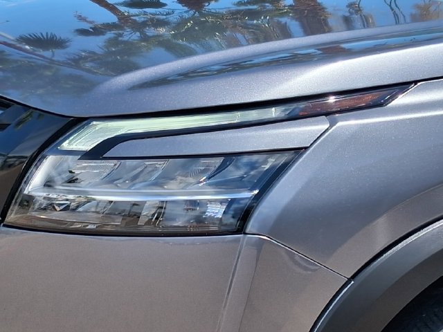Used 2023 Nissan Pathfinder SL w/ Black Appearance Package FWD image 7