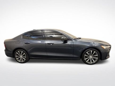 Used 2022 Volvo S60 B5 Momentum w/ Premium Package AWD/4WD image 4
