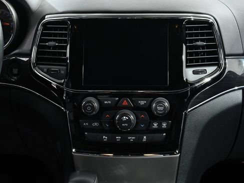 Used 2020 Jeep Grand Cherokee Overland AWD/4WD image 9
