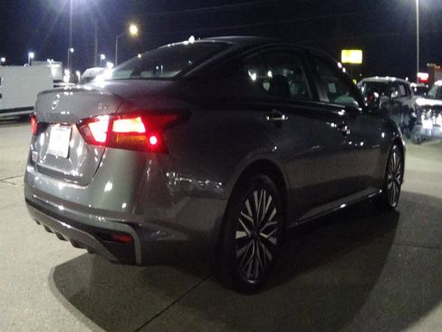 Used 2024 Nissan Altima 2.5 SV image 6