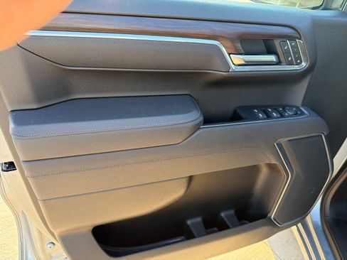 Used 2025 GMC Sierra 1500 SLT image 4