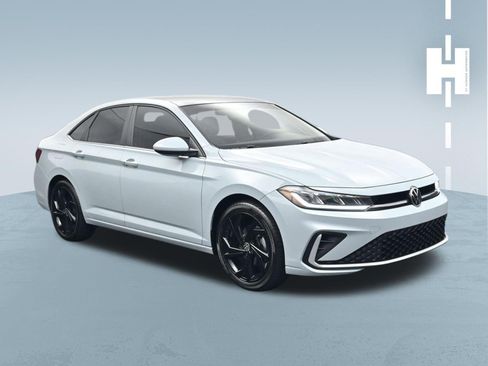 Used 2025 Volkswagen Jetta SE image 1