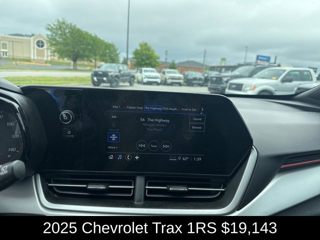 Used 2025 Chevrolet Trax RS w/ Driver Confidence Package FWD image 20