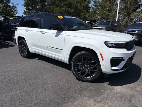Used 2025 Jeep Grand Cherokee Summit w/ Obsidian Package AWD/4WD image 2