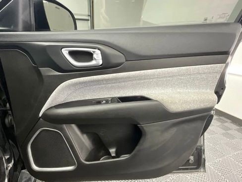 Used 2025 Jeep Compass Latitude image 12