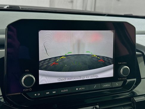 Used 2025 Nissan Pathfinder SV image 22