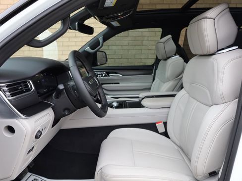 Used 2026 Jeep Grand Wagoneer Summit w/ Rear Seat Video Group I AWD/4WD image 16