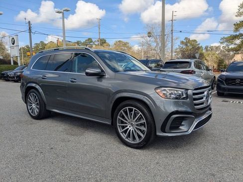 Used 2025 Mercedes-Benz GLS 450 4MATIC image 2