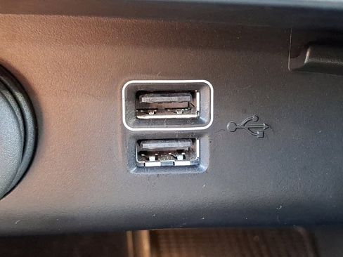 Used 2020 Volvo XC40 T5 R-Design image 25