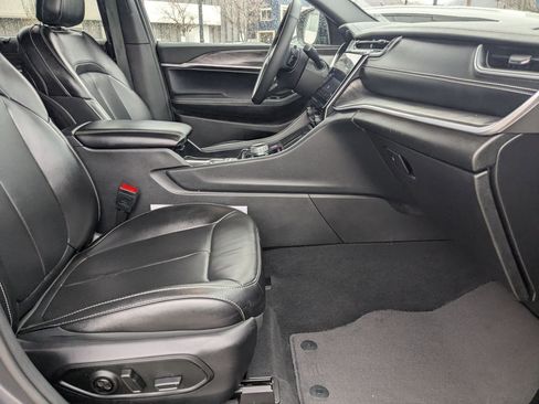 Used 2024 Jeep Grand Cherokee L Limited w/ Luxury Tech Group II image 32