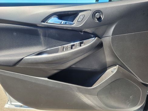 Used 2017 Chevrolet Cruze LS FWD image 21