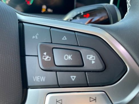 New 2025 Volkswagen Tiguan SE image 19