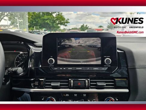 Used 2025 Nissan Pathfinder SV AWD/4WD image 17
