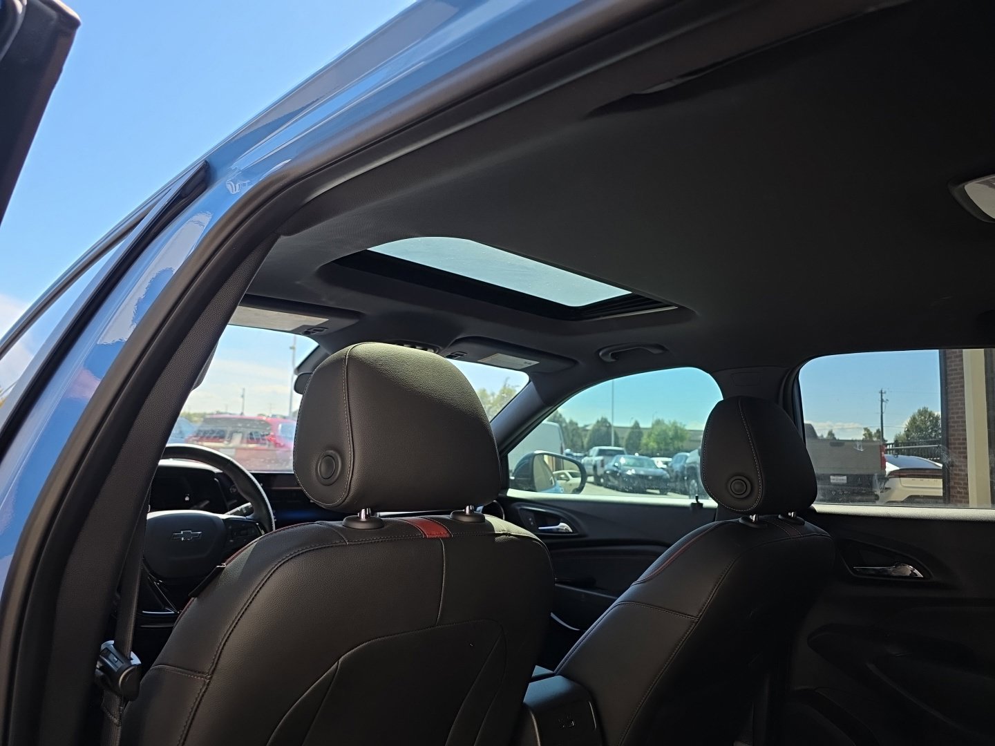 Used 2024 Chevrolet Trax RS w/ Sunroof Package FWD image 23