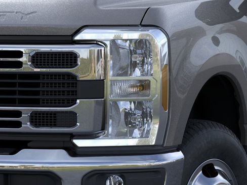 New 2026 Ford F350 4x4 Regular Cab DRW Super Duty image 18