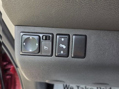 Used 2008 Nissan Pathfinder SE AWD/4WD image 25
