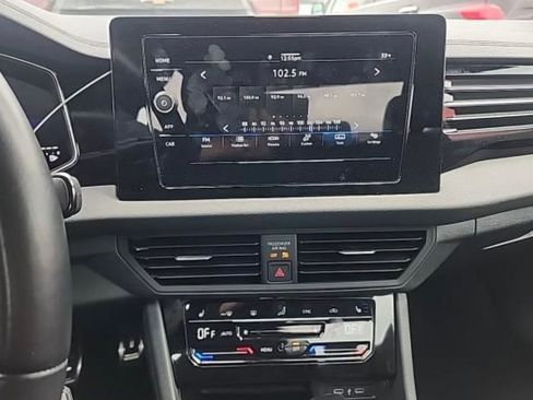 Used 2025 Volkswagen Jetta Sport image 5