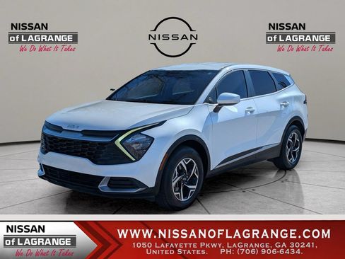 Used 2023 Kia Sportage LX FWD image 1