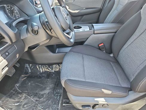 Used 2022 Nissan Rogue SV image 16