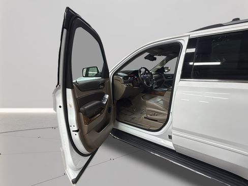 Used 2020 Chevrolet Tahoe Premier AWD/4WD image 17