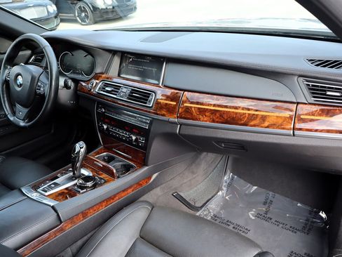 Used 2014 BMW 750Li xDrive AWD/4WD image 16