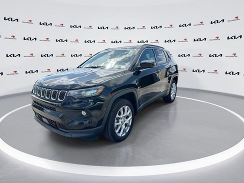 Used 2023 Jeep Compass Latitude AWD/4WD image 4