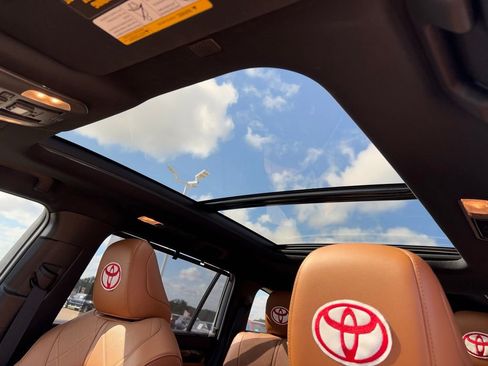 Used 2022 Toyota Highlander Platinum image 17