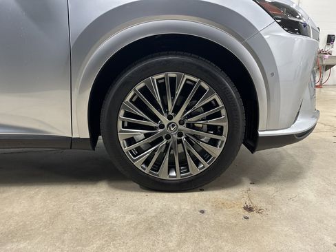 Certified 2025 Lexus RX 450h AWD w/ Convenience Package image 13