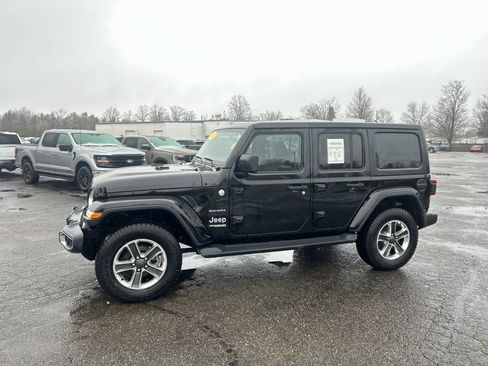 Used 2018 Jeep Wrangler Unlimited Sahara image 7